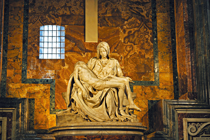 米開朗基羅的「聖殤」雕塑。