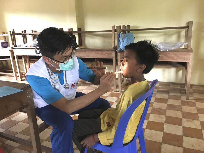 馬偕柬埔寨義診三天約2000多人看診