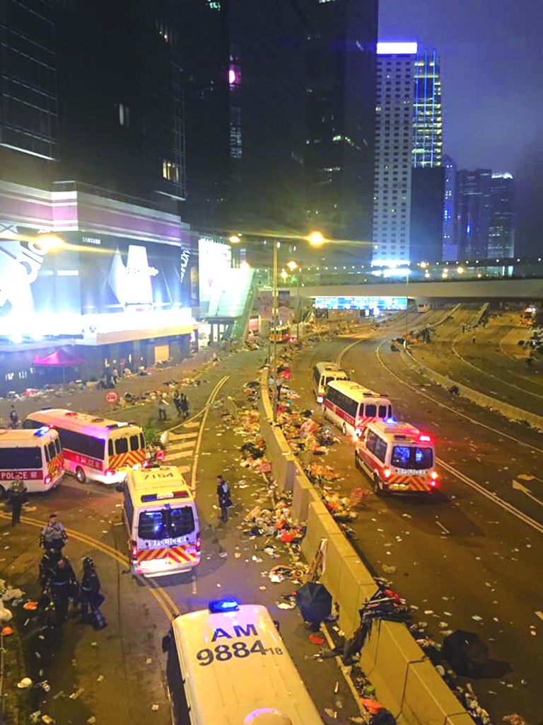 遊行人群被驅散後的香港街頭。(香港網友提供)