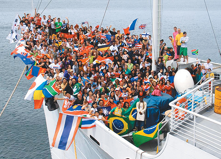 OM福音船帶著祝福航行世界各地，船上志工至少花兩年完成短宣航行。（圖／OM台灣臉書）