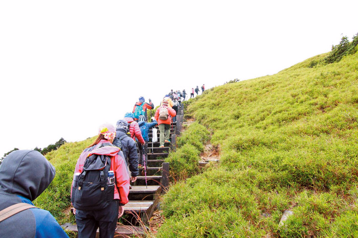 國度領袖聖教會帶領弟兄姊妹形成登山文化，圖為登合歡山