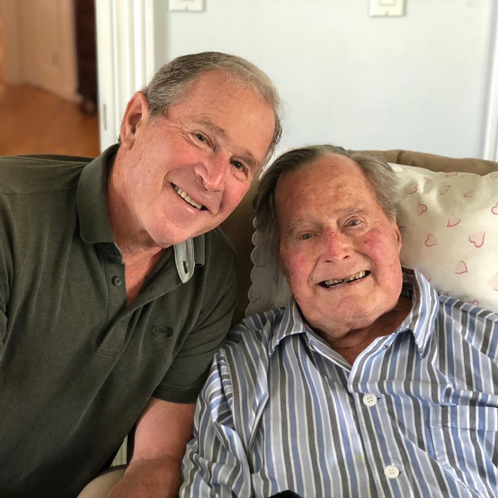 2018年六月，小布希總統與94歲的老布希總統合影。後者於當年十一月30日去世。（圖／George Walker Bush臉書）