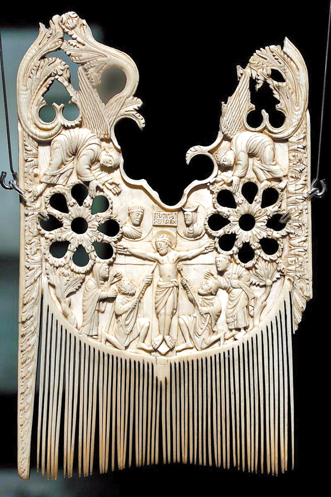 圖3. 聖賀理柏特之梳（Comb of St. Heribert）；九世紀；施努特根博物館典藏（Museum Schnütgen）；科隆（德國）