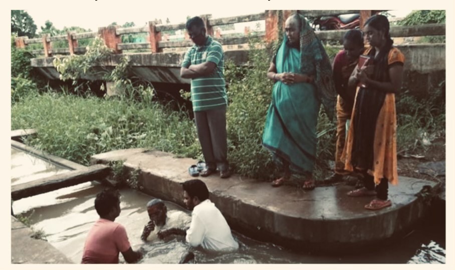 許多印度教信徒讀過約翰福音後，受洗成為基督徒。（圖／Final Frontiers Foundation）