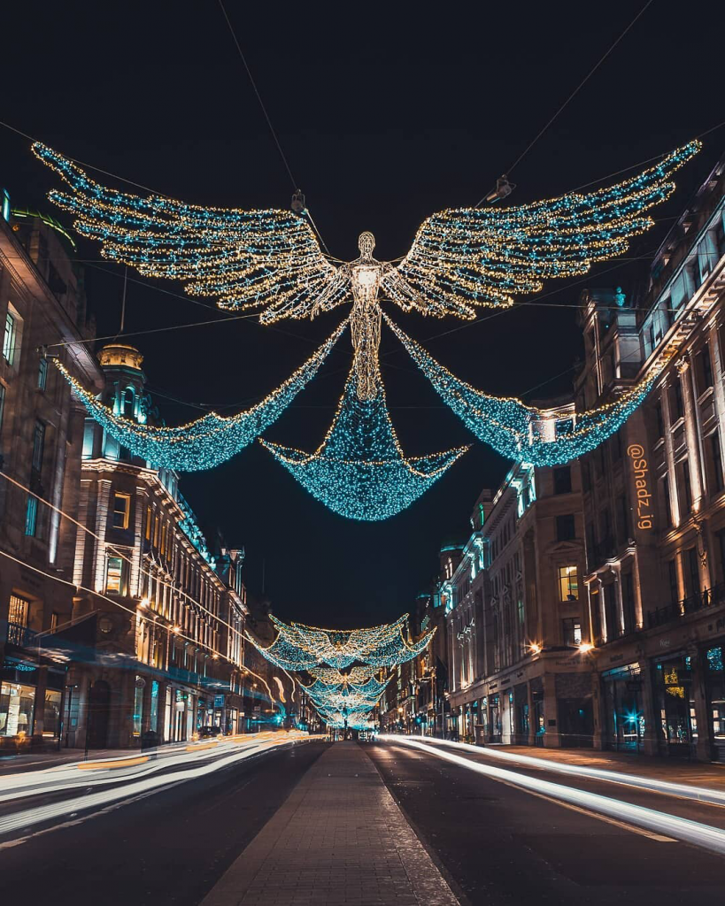 倫敦市區最著名的聖誕燈飾在攝政街Regent Street（圖／Twitter@RegentStreetW1）