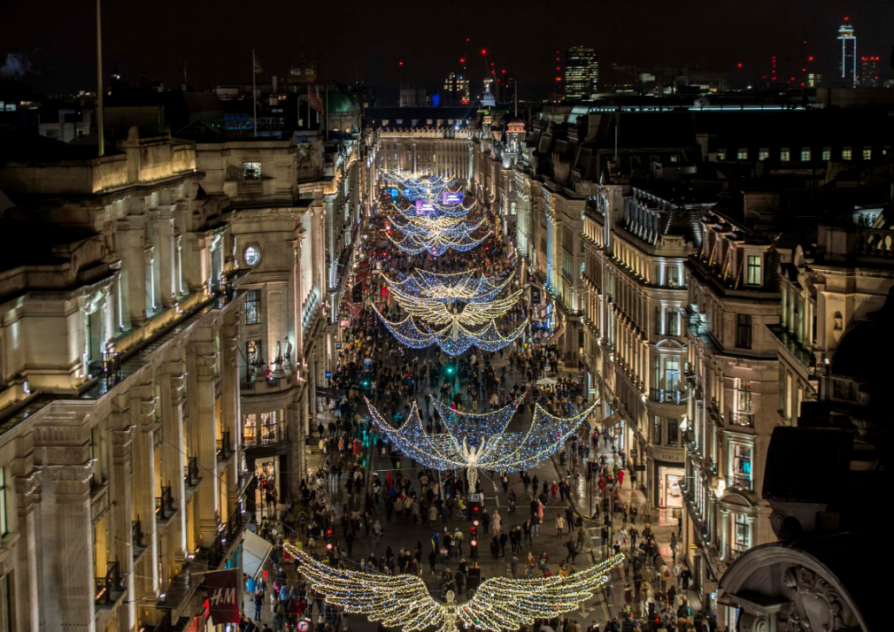 倫敦市區最著名的聖誕燈飾在攝政街Regent Street（圖／Twitter@RegentStreetW1）