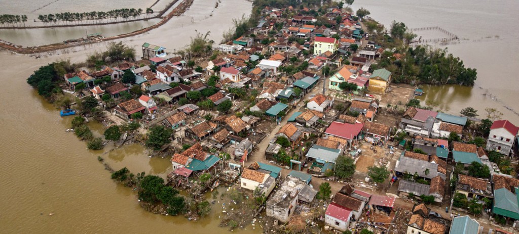 越南廣平省一公社的房屋被颱風造成的洪水摧毀和淹沒（圖／UNICEF）