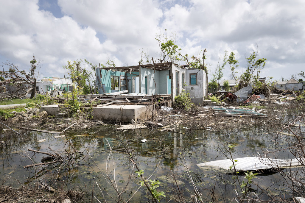 颶風“艾爾瑪”重創加勒比地區，圖為安提瓜和巴布達災區景象。圖 UN News Rick Bajornas