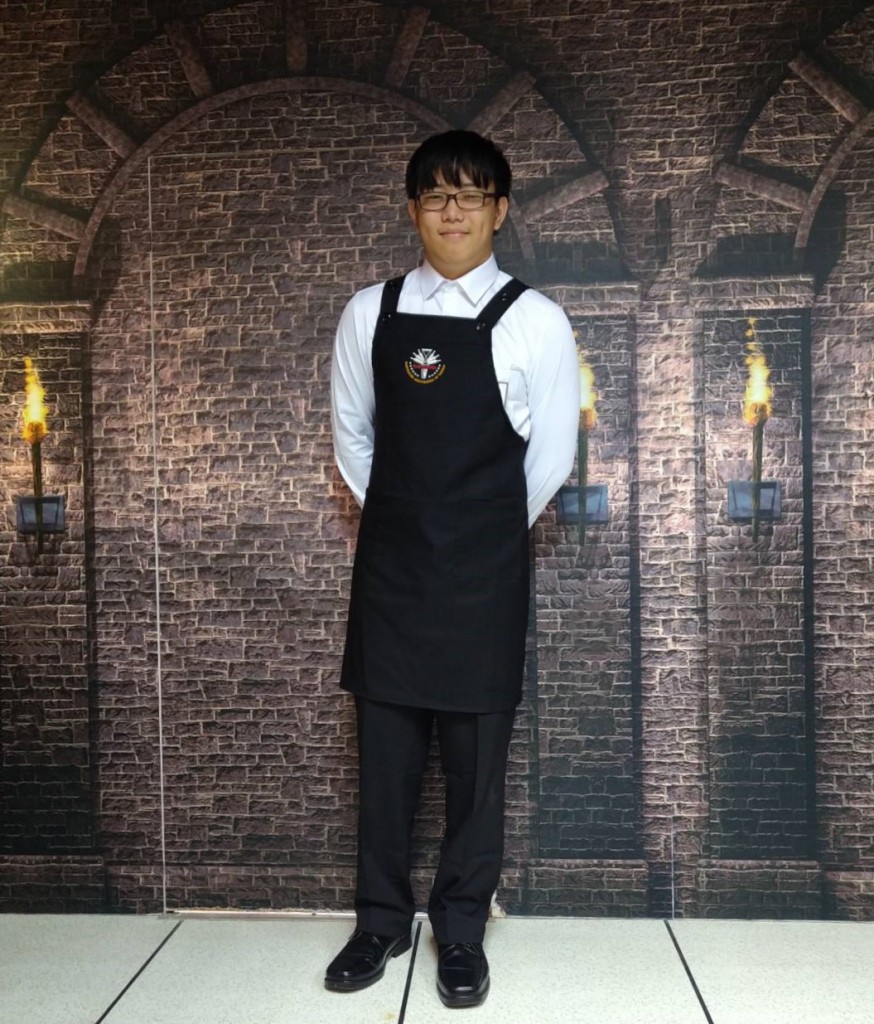 鄭閔鴻，年僅14歲，拿到國際專業咖啡師證照。(圖/李嘉芳師母提供)