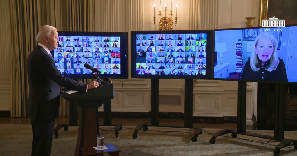 拜登主持行政團隊zoom虛擬宣誓。（圖／YT@WH.gov）