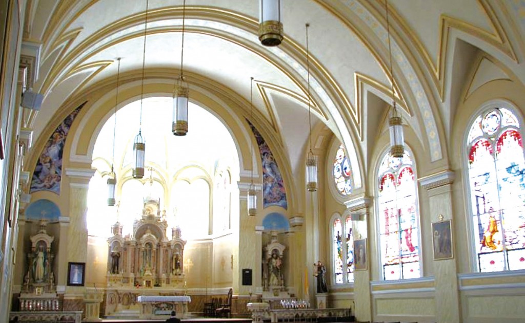 擁有149年歷史的聖德肋撒堂內部。（圖／kansastravel.org）