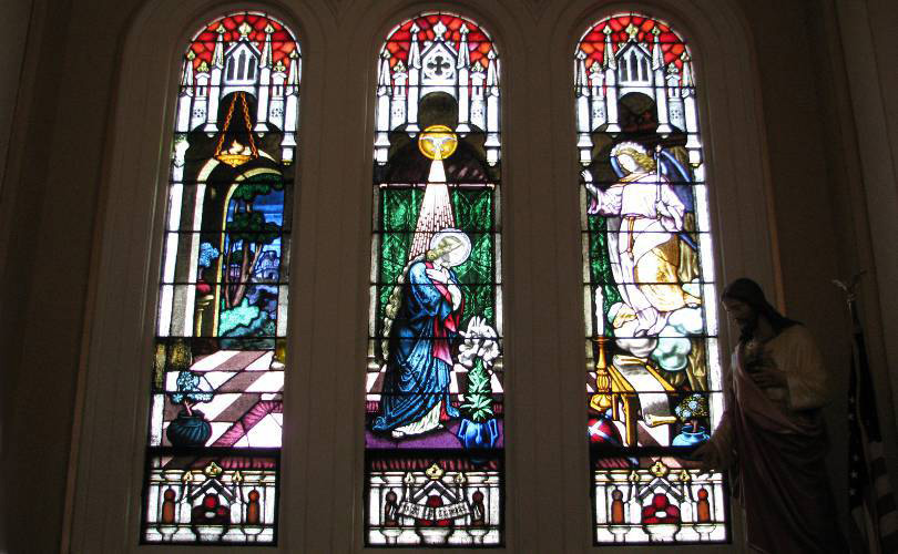 聖德肋撒堂彩繪玻璃。（圖／網頁kansastravel）