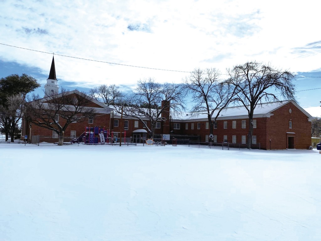 德州聖安吉洛市第一基督教教會也留下白雪覆蓋的美麗景象。(圖／FB @First Christian Church (Disciples of Christ) San Angelo, Texas）