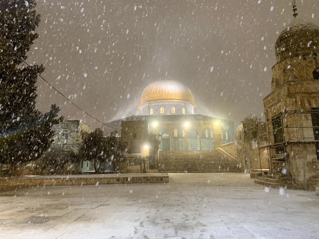 耶路撒冷上次降雪是2013年。（圖／twitter @YBirt）