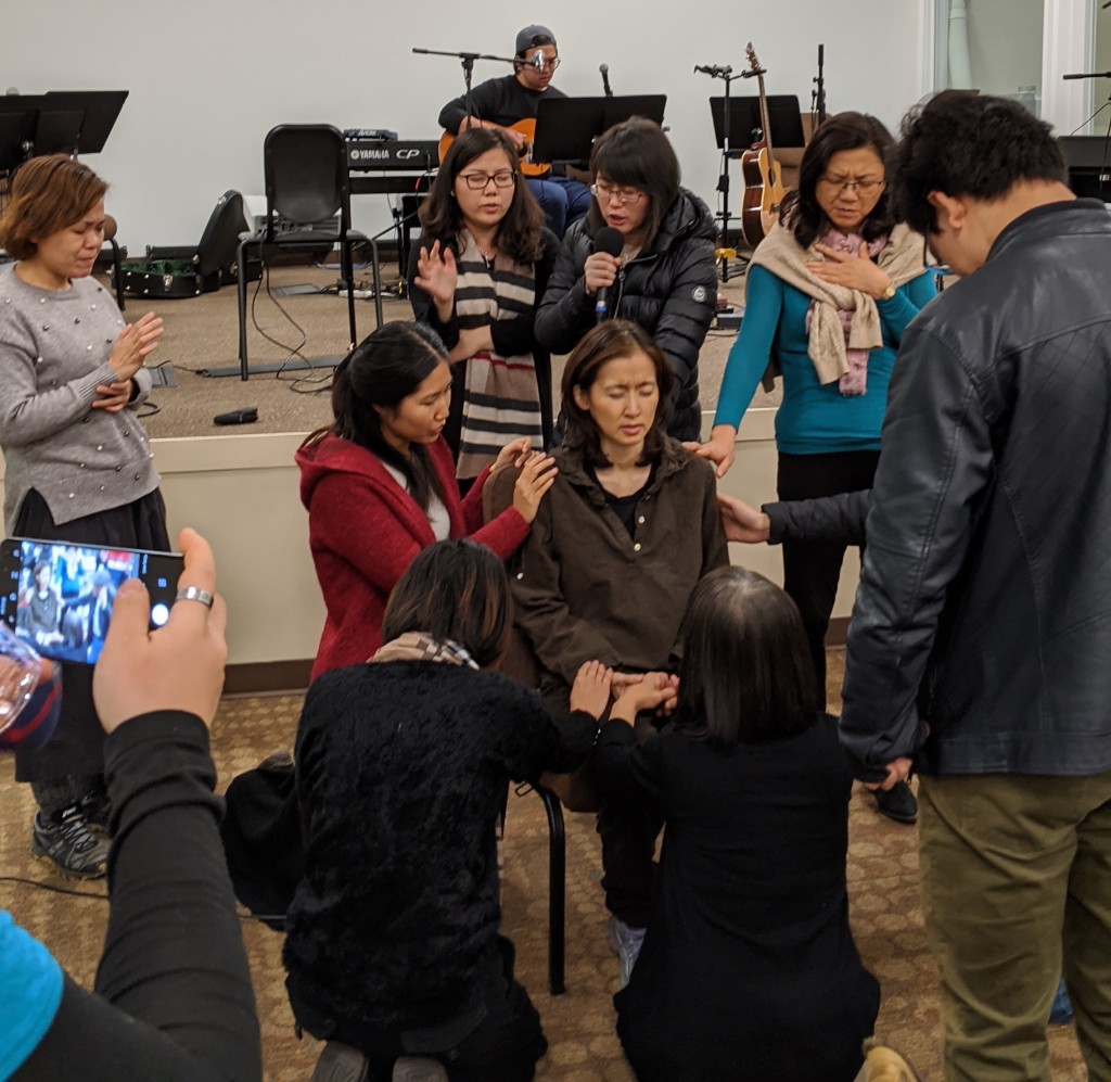 IHOP的華人社區為 Nicole 牧師禱告、連線禱告。(受訪者提供)