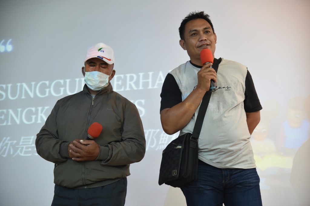 印尼漁工們上台見證分享。(謝宜汝攝影)