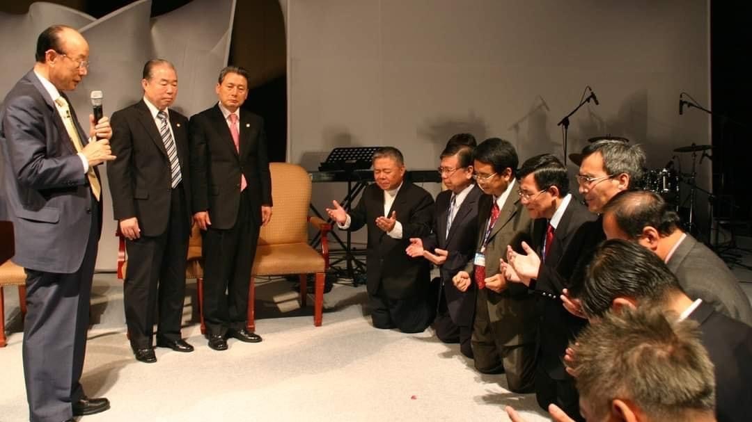 趙鏞基牧師於2007年按立台灣牧者為門徒。(圖/受訪者提供)