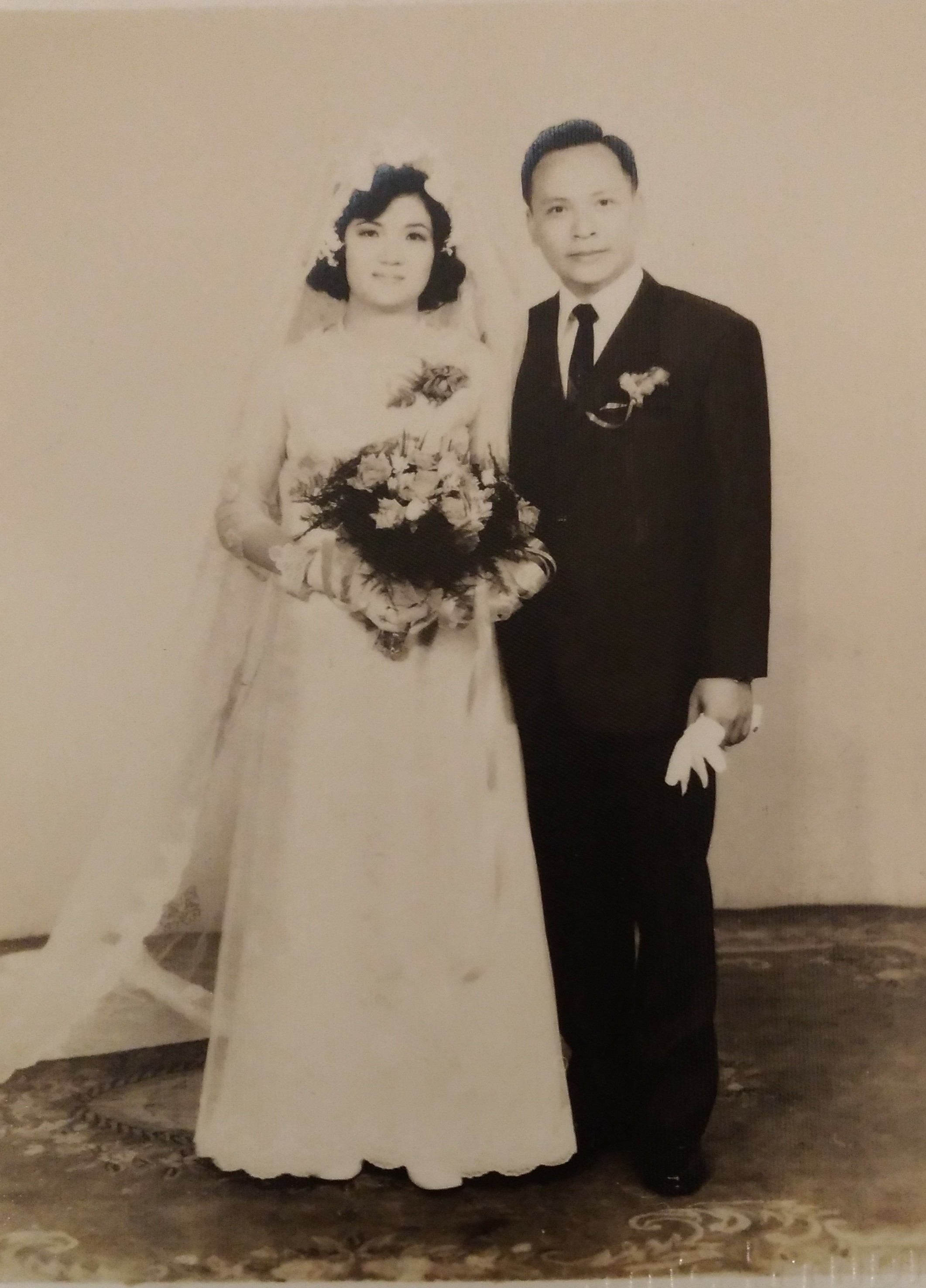 周神助牧師、莊碧明師母於1971年的結婚照（周神助牧師提供）