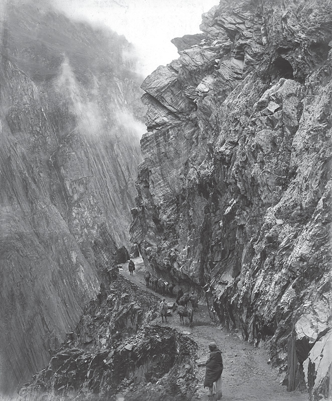 1928年，柏立美的宣教篷車隊，在大雪中經過印度的索吉隘口（Zoji La pass）。（來源：惠頓學院葛理翰中心檔案館）