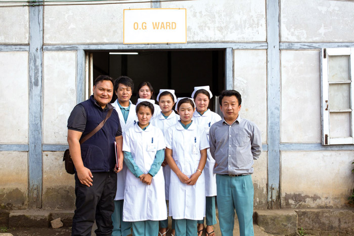 疫情發生前 魯瑪宣教士與緬北醫護人員合影