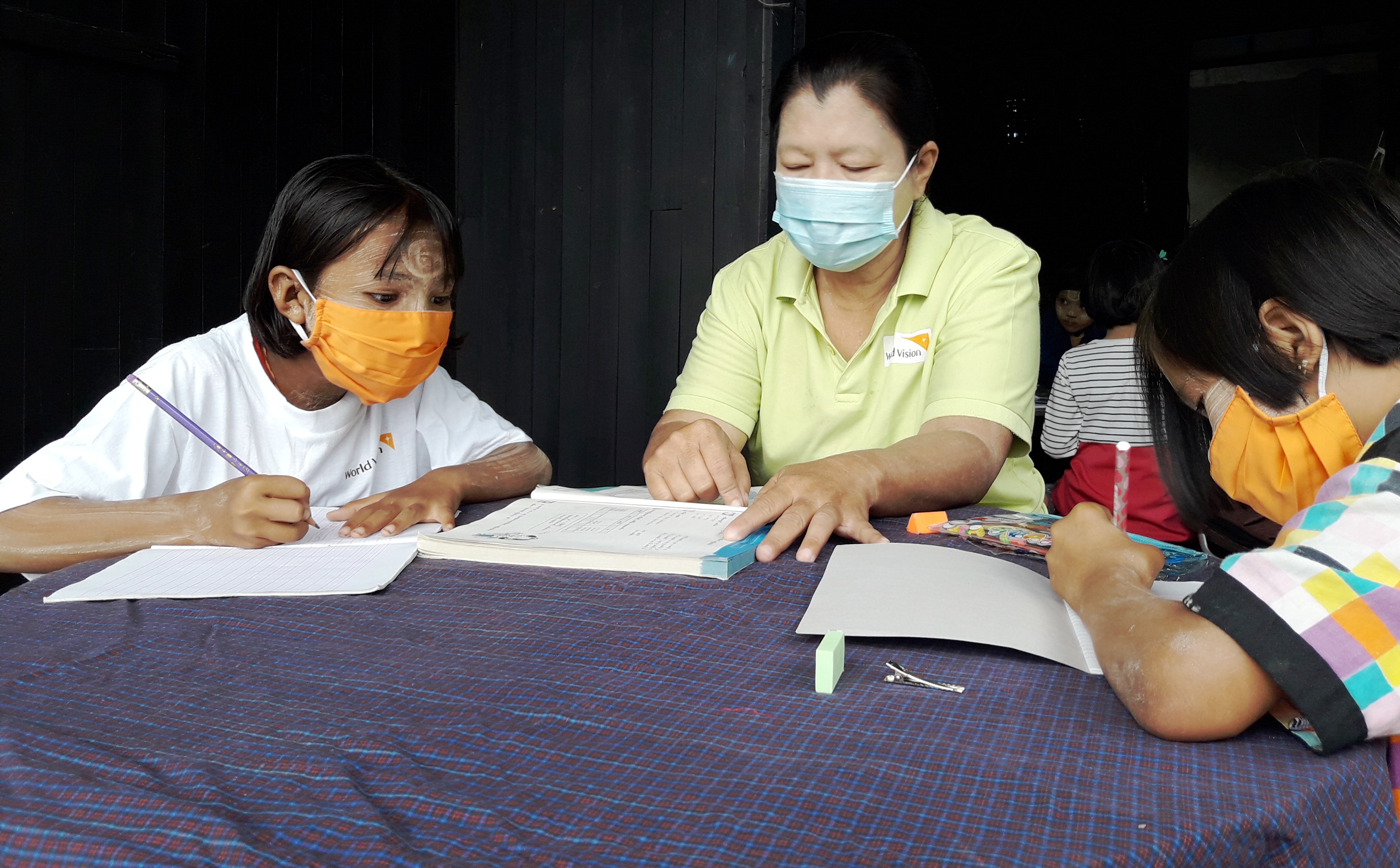 緬甸展望會陪伴因疫情停課孩子居家學習
