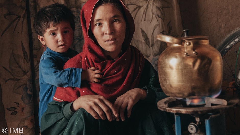 待援的阿富汗婦女與兒童。（圖／IMB）