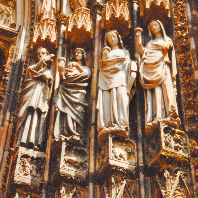 圖3-1. Wise virgins and Christ. Strasbourg Cathedral, c.1280.