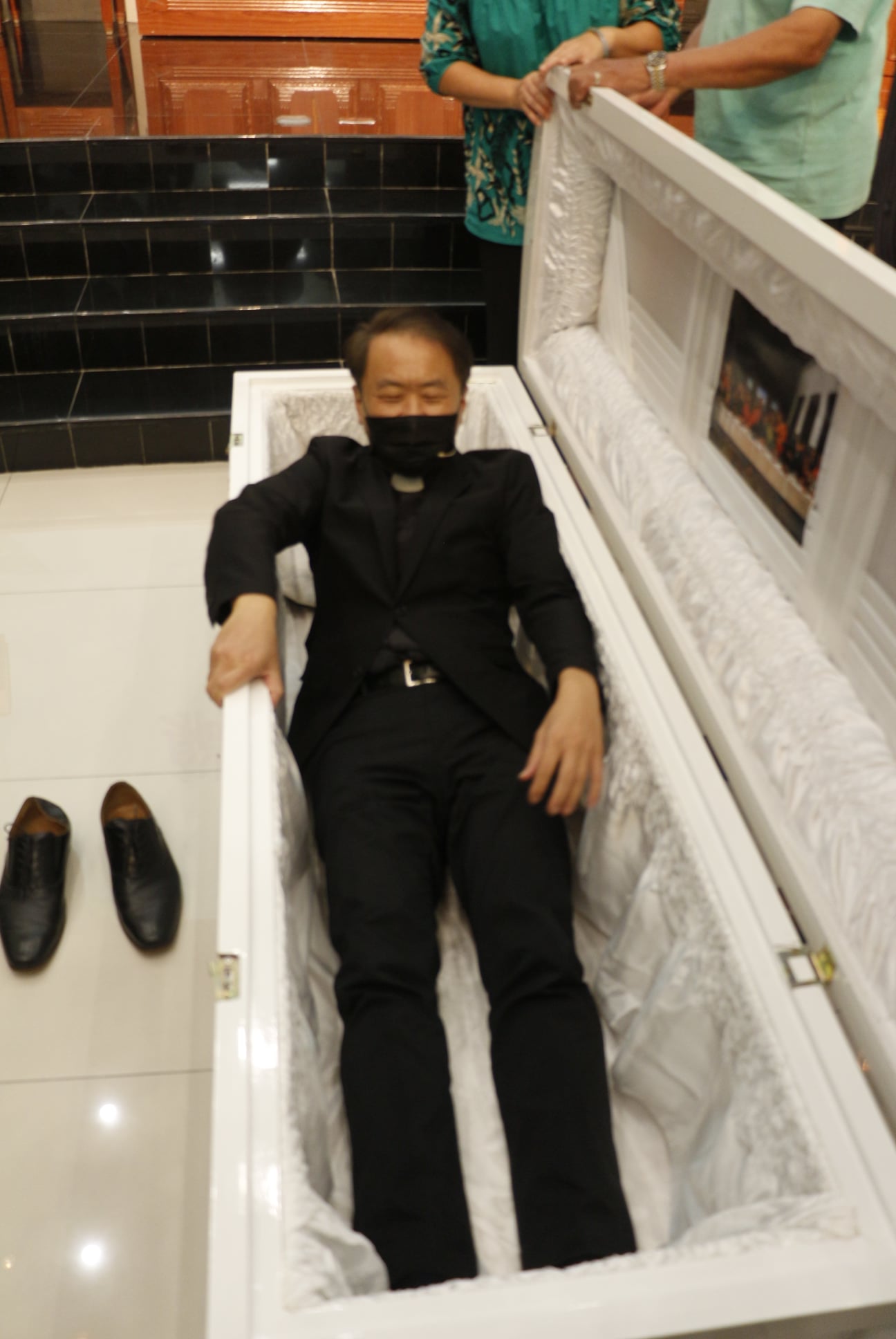 王燦昇牧師躺棺體驗