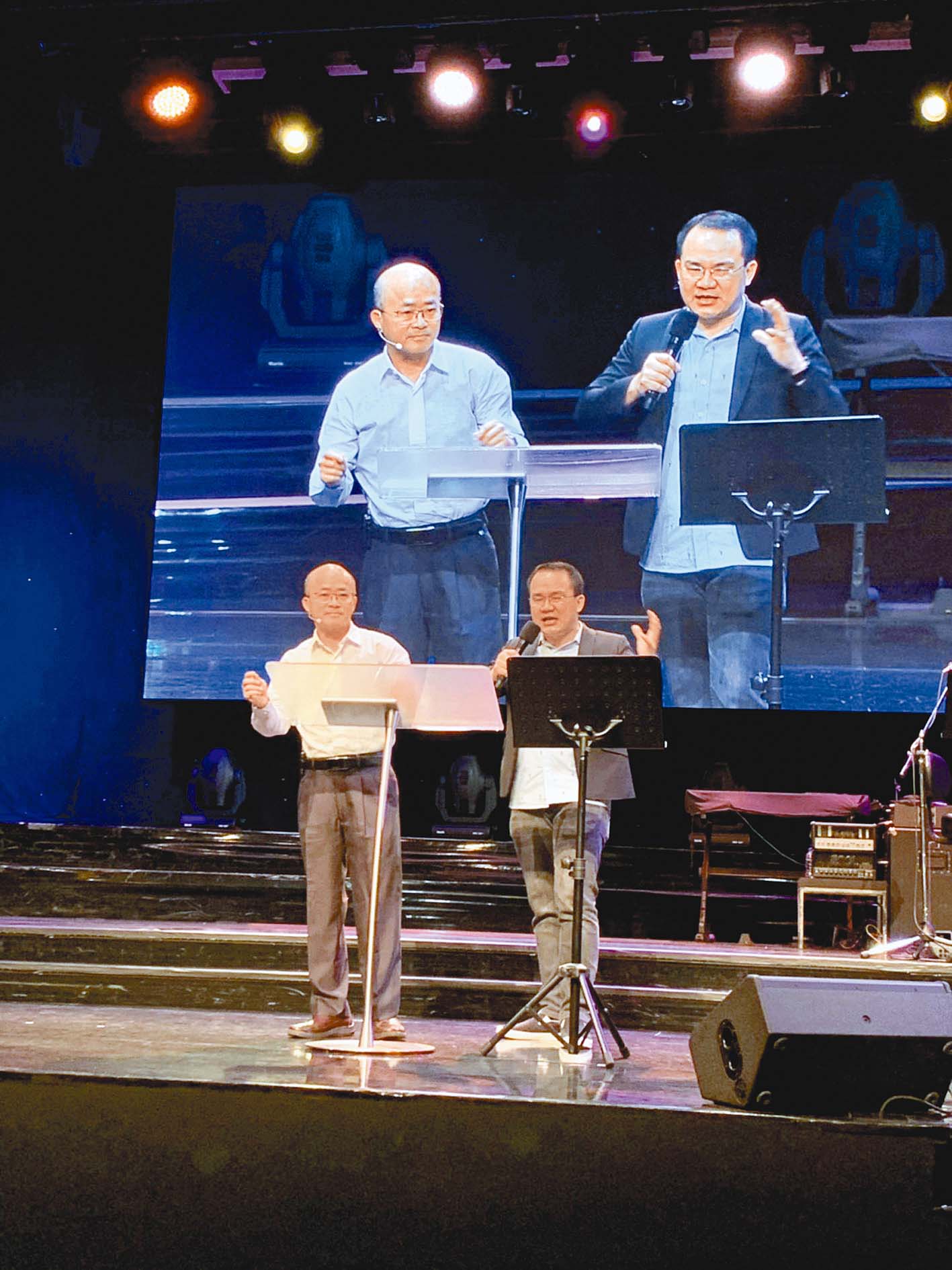 幸福小組運動推展至海內外，圖為至新加坡FCBC教會分享見證。