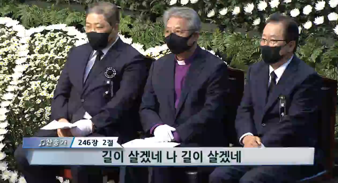 (左至右)韓國教會總聯合會代表會長蘇康錫牧師、基督教大韓衛理公會監督李哲牧師和基督教大韓神召會總會長李泰根牧師。（直播截圖）