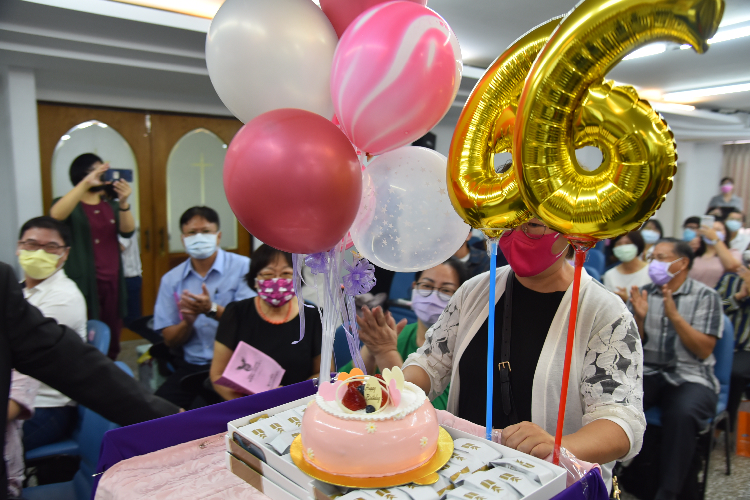 六十六週年蛋糕進場，為現場帶來歡慶喜樂的氛圍。