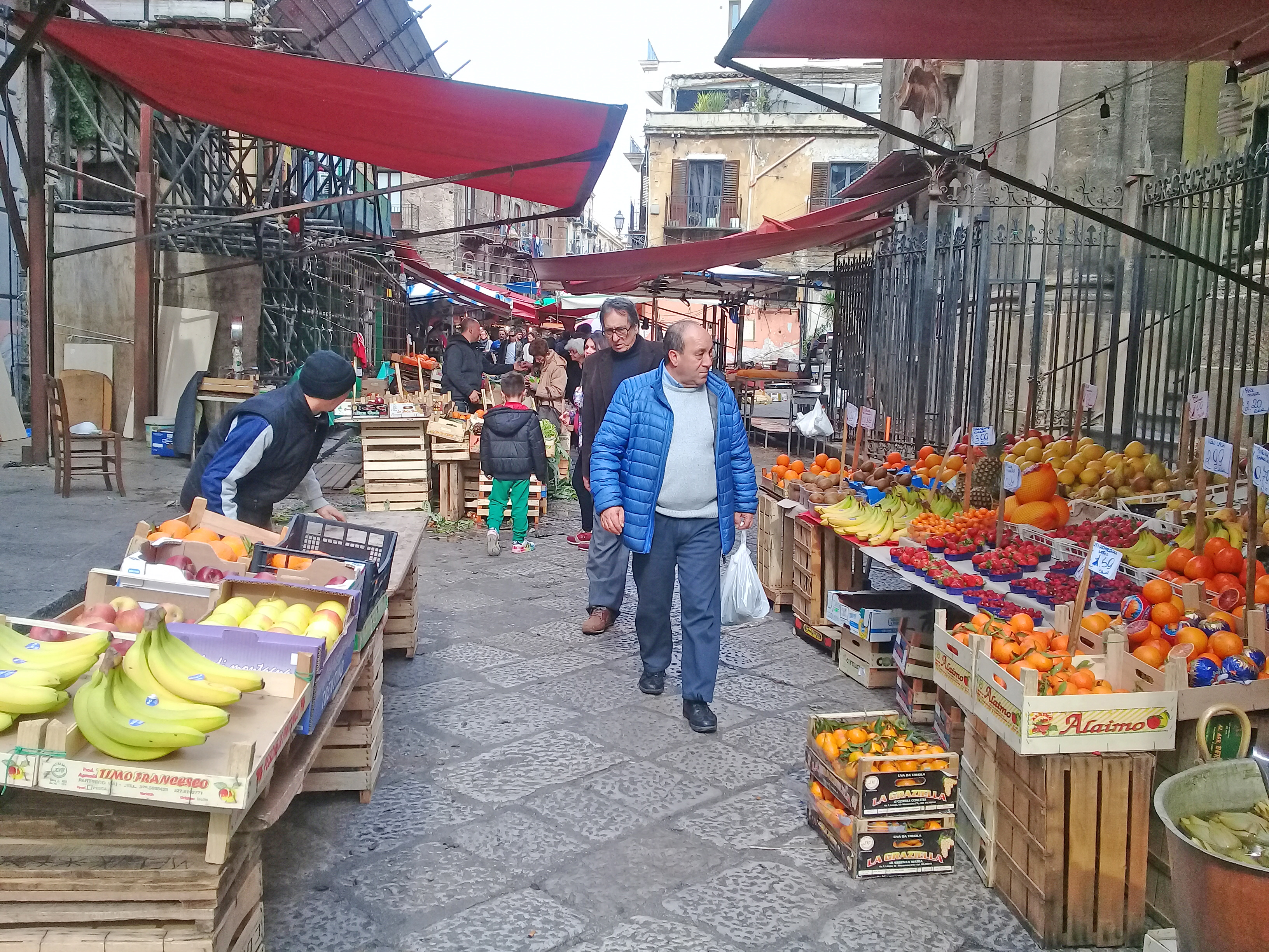 西西里的傳統市場。（作者提供）