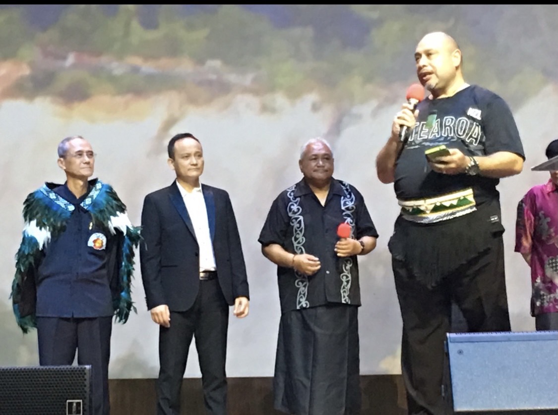毛利人領袖站上高雄靈糧堂講台。