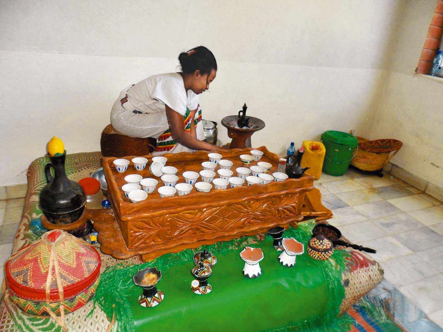非洲衣索比亞到處可見煮咖啡、喝咖啡，營造出咖啡文化。（圖／華宣盟提供）