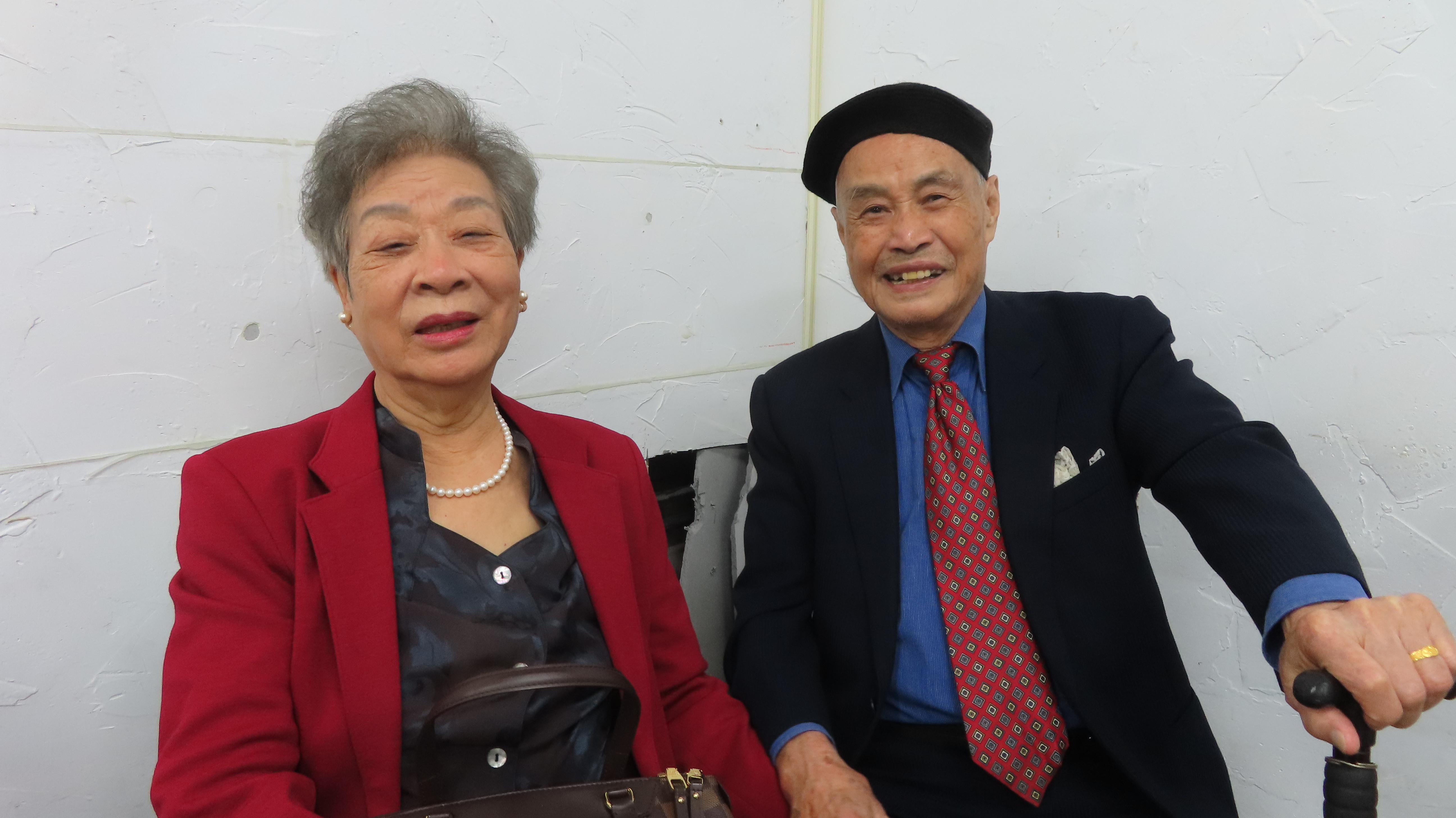 99歲的鄧理華爺爺與83歲鄧曹月女奶奶情比金堅