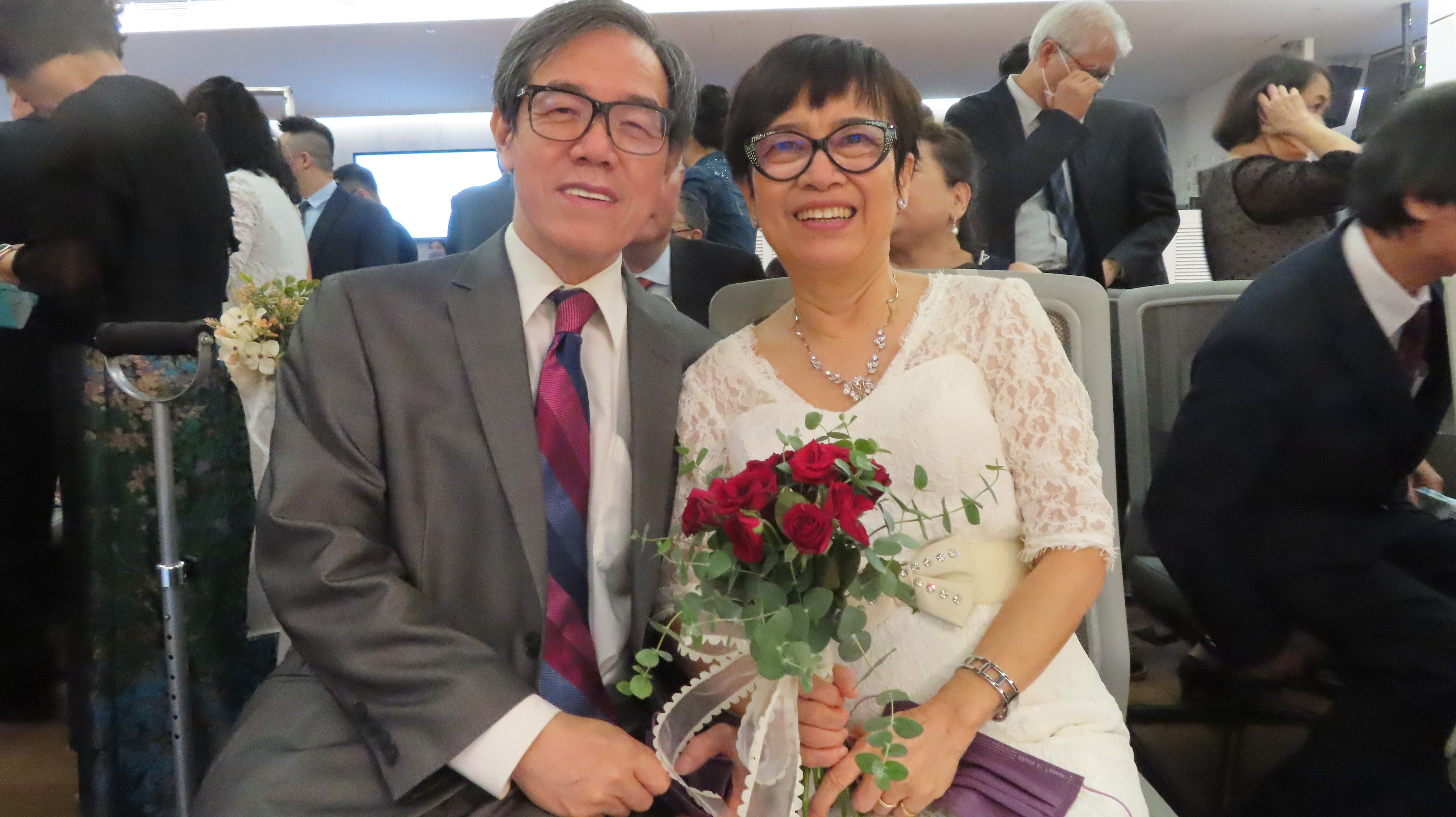結婚40年紅寶石婚的劉群茂牧師丁家蘊師母。
