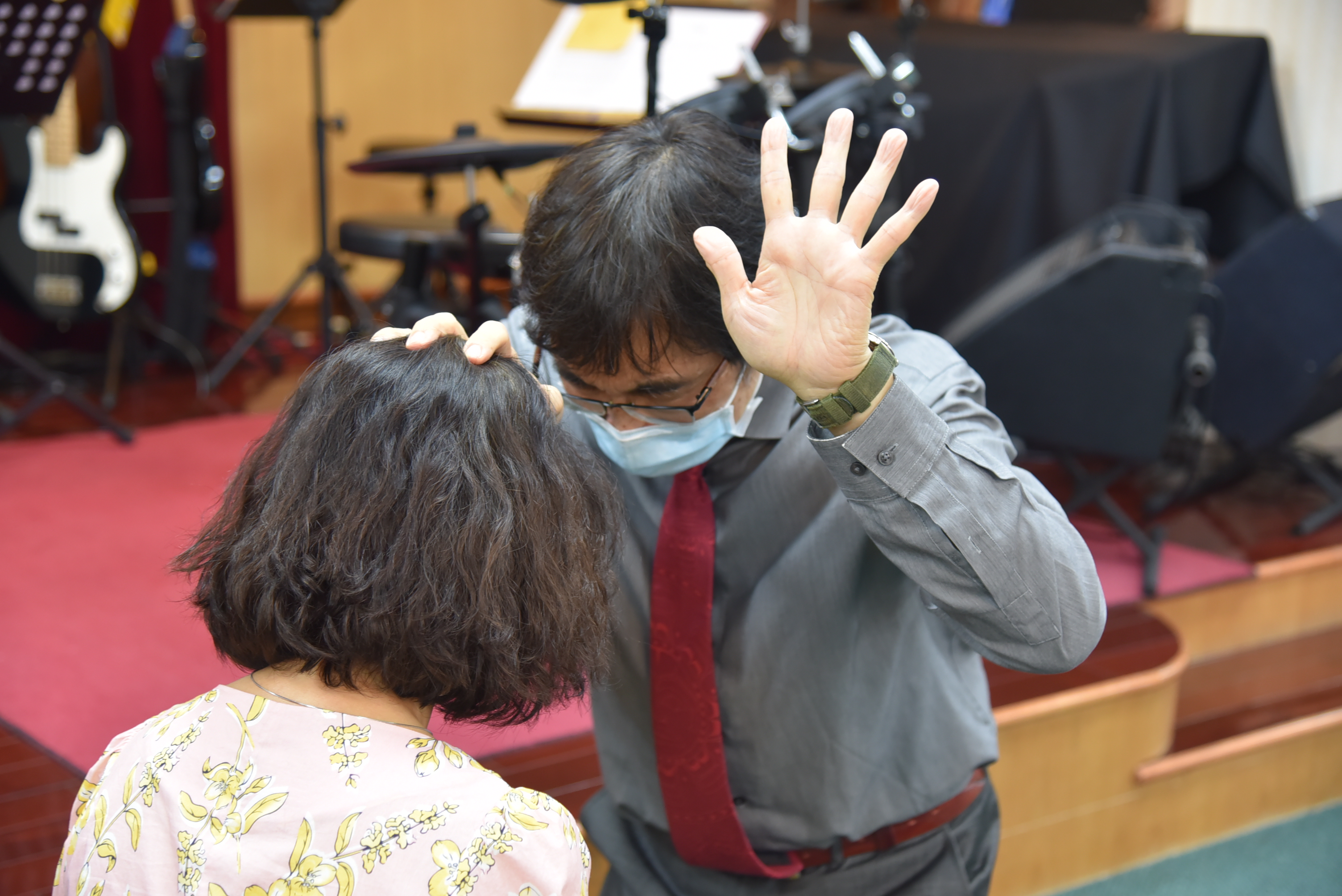 田春生醫生勉勵基督徒不要害怕，我們只要回轉向神、禁食禱告、流淚迫切禱告，將一切交托在上帝的手中。