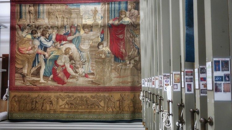 梵蒂岡博物館壁毯畫倉庫中的創作。（圖片來源：Vatican News）