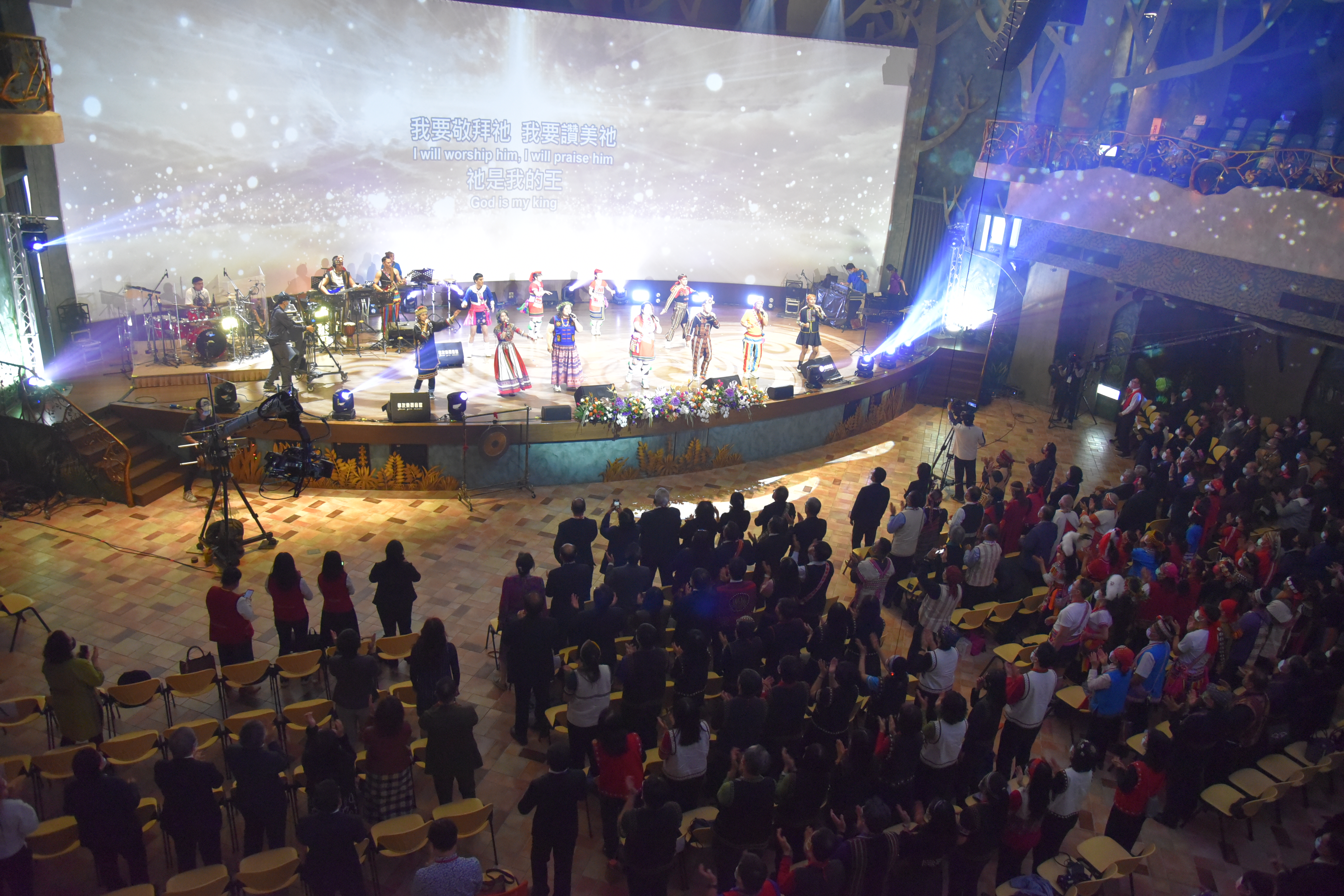 首屆南島國家祈禱會，一同獻唱敬拜耶和華。