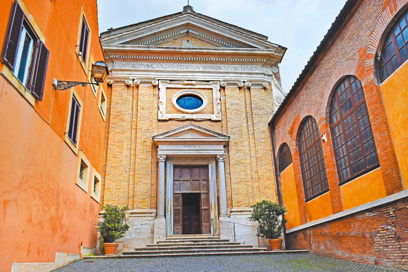 羅馬聖普里斯卡（Santa Prisca）教堂立面入口，建於五世紀左右。相傳是亞居拉、百基拉的居所原址，早期教會聚會點。