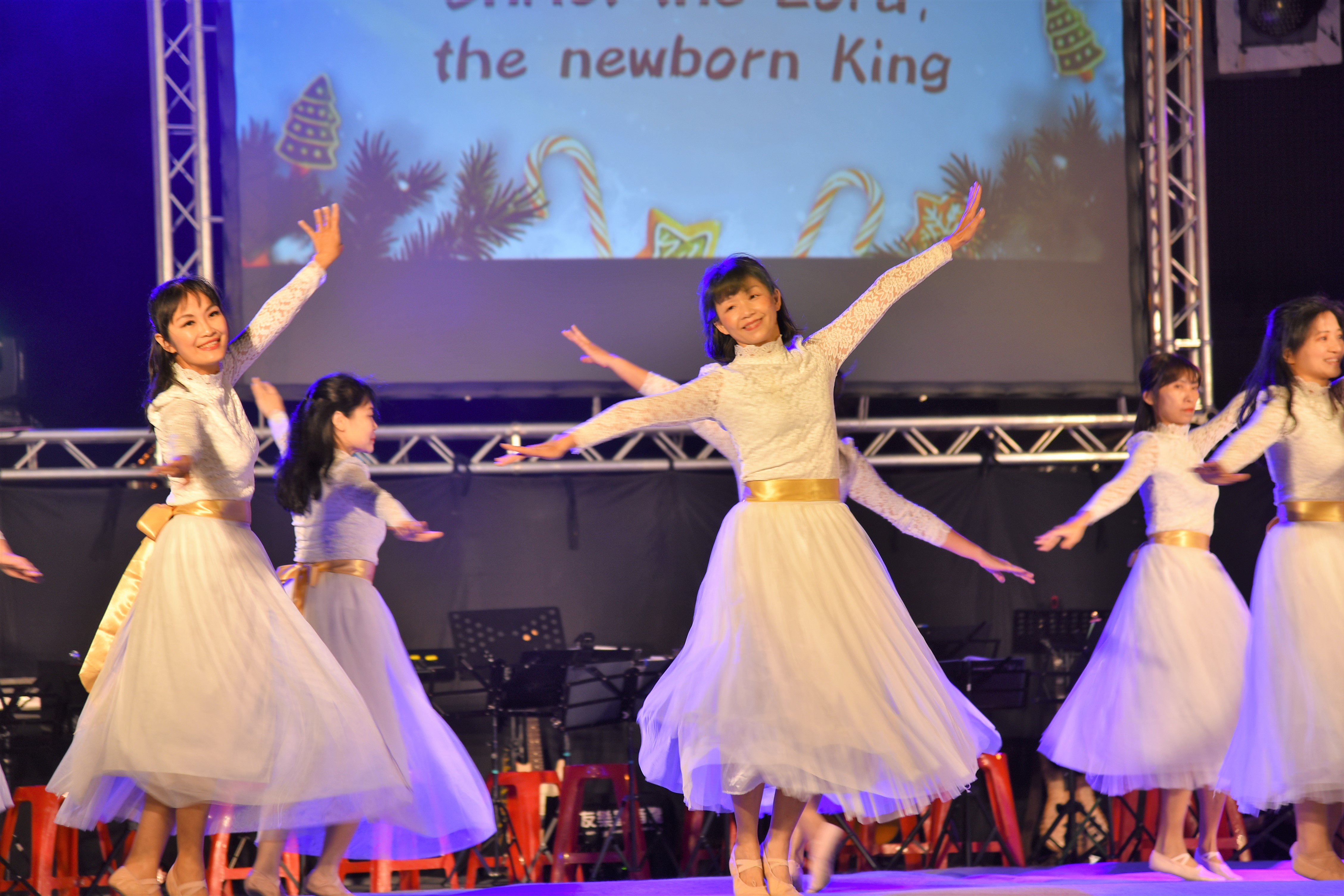 台南聖教會牧者同工舞蹈優美。（圖／謝宜汝攝影）