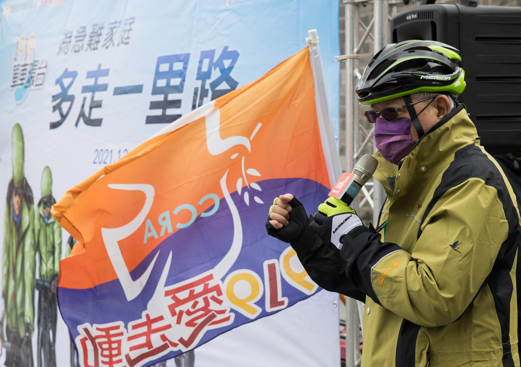 夏忠堅秘書長已環台17年。(圖/救助協會提供)