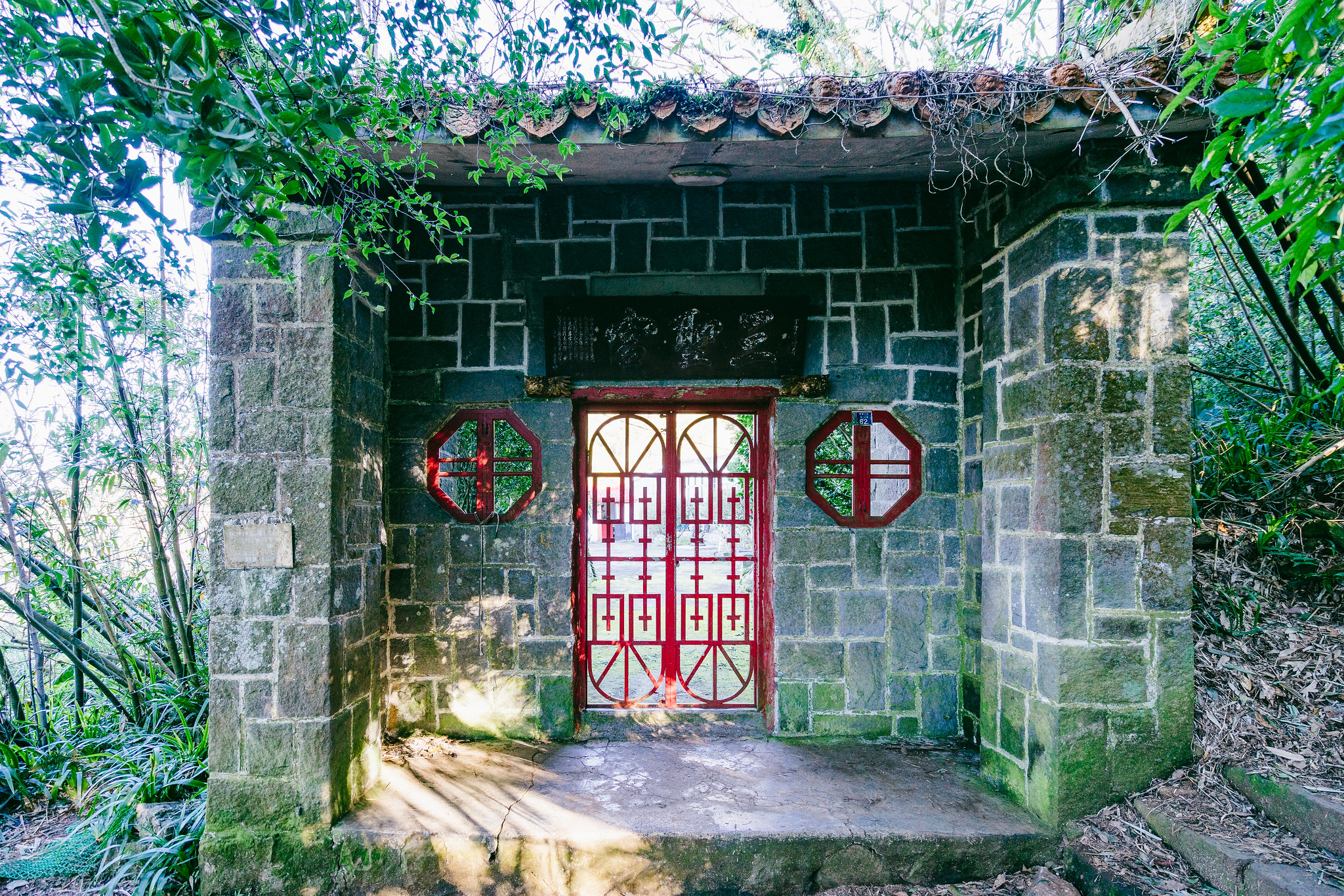 三聖宮門口——十字架圖案鐵門。（來源：Flickr/cc/Wei-Te Wong）