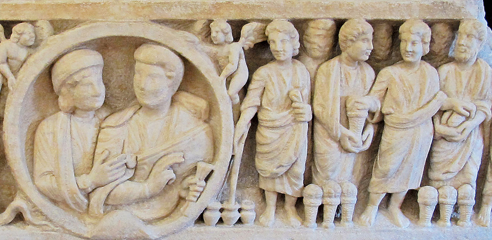 圖4. Wedding Feast at Cana and Miracle of the Fishes and Loaves; Dogmatic Sarcophagus (detail), 325-350; Museo Pio Cristiano, Vatican