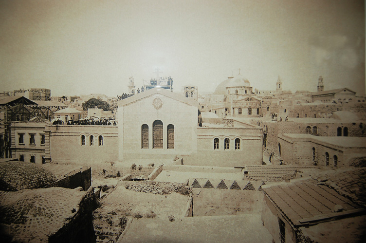 1896年亞歷山大大院與聖三一大教堂。（圖／wiki）