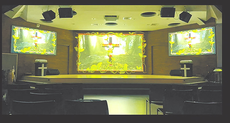 台南聖教會螢幕運用光瞬膜技術。（LIGHTMEM網站）