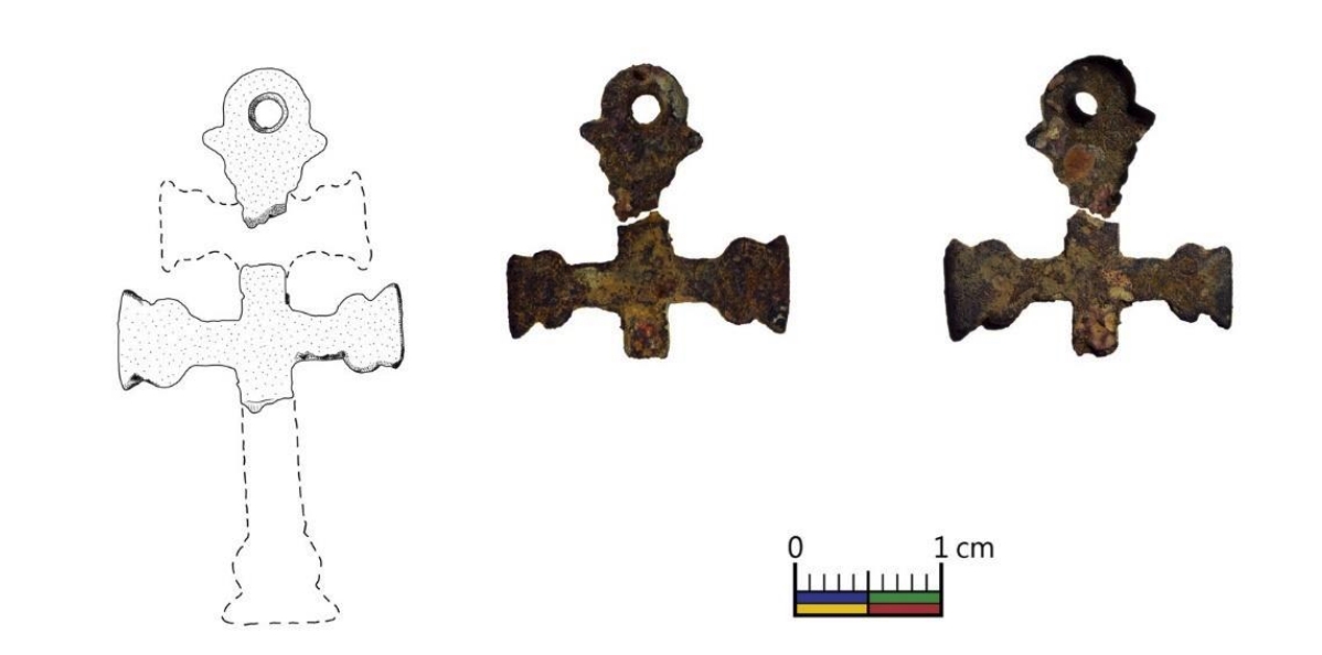 考古學家挖出的卡拉瓦卡十字架與想像復原圖（圖／基隆市文化局）