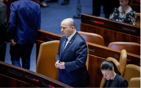 2022年6月22日，以色列總理納夫塔利．班奈特就解散議會的法案進行討論。（照片來源：Olivier Fitoussi/Flash90）