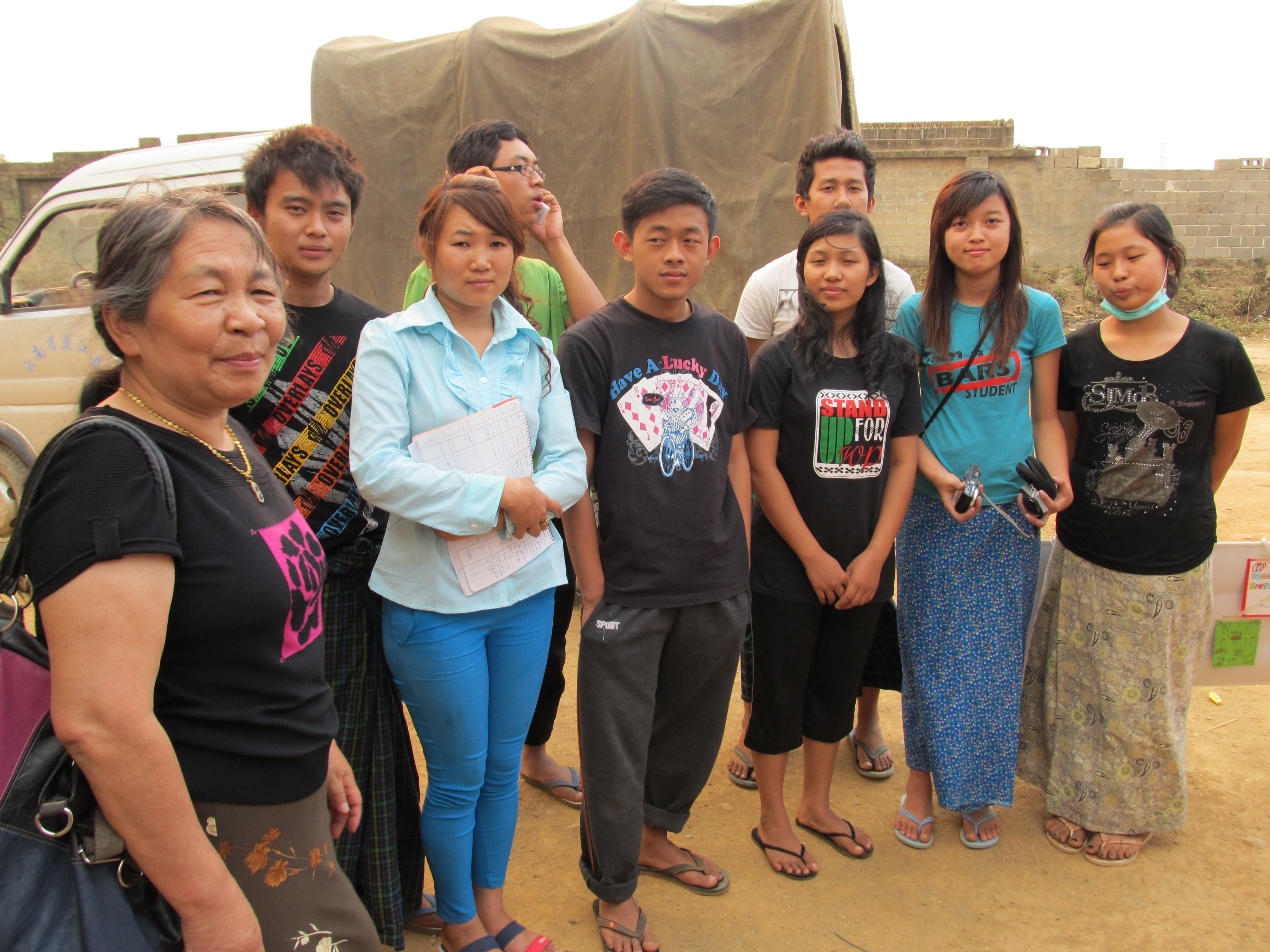 緬北邊境少數民族青年，前排6位被救出後1個月。