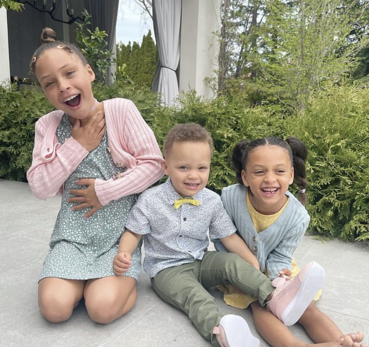 柯瑞與艾莎的三個孩子，由左至右分別為萊莉、萊恩與佳能。